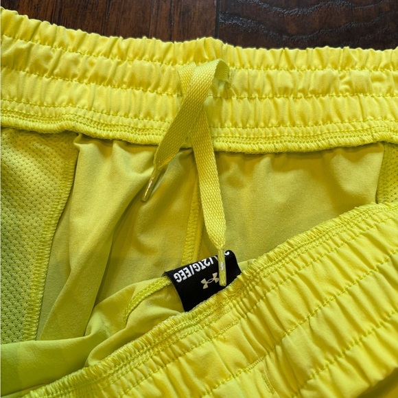 Under Armour Flex Woven Shorts Women’s 2XL Lime Yellow NWT Athletic Running - Picture 5 of 8